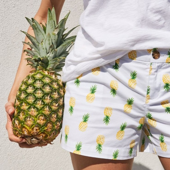 Old Navy Pants - White 100% Cotton Mid-Rise Pineapple Print Shorts